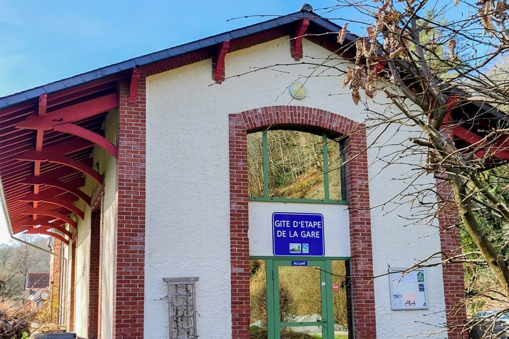 Extérieur ancienne gare gîte d'étape Scrignac