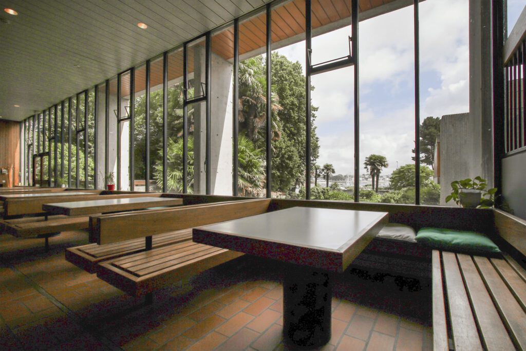 Salle de séjour vue sur la mer auberge de jeunesse Brest